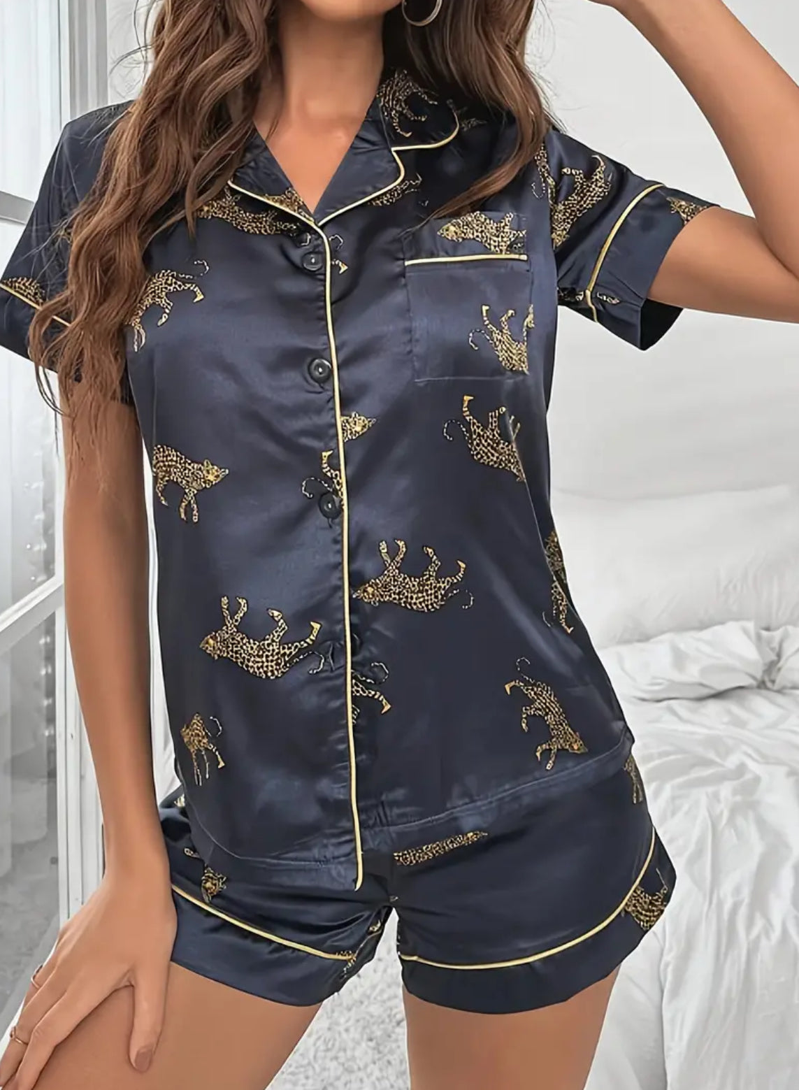 Pajama Set with a Luxurious Printed Leopard Patterns