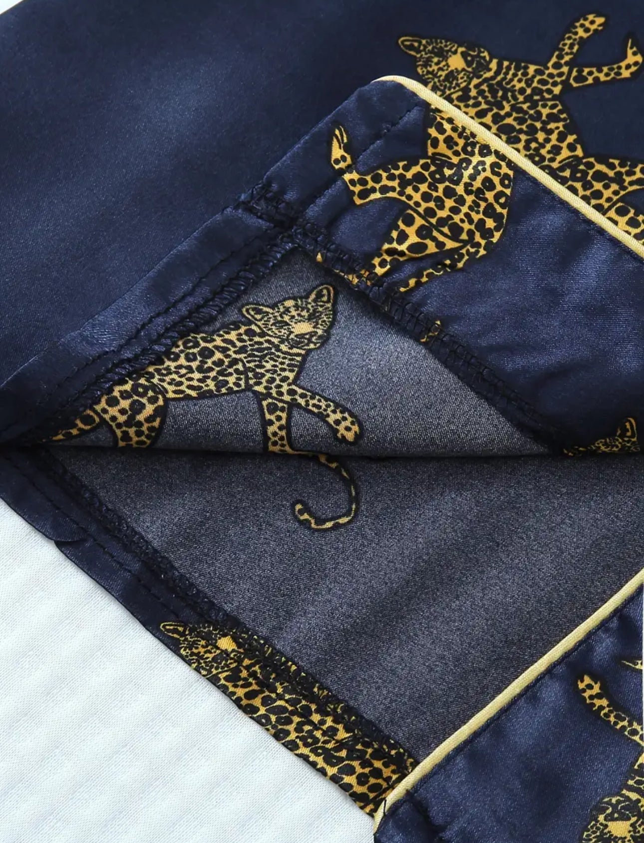Pajama Set with a Luxurious Printed Leopard Patterns