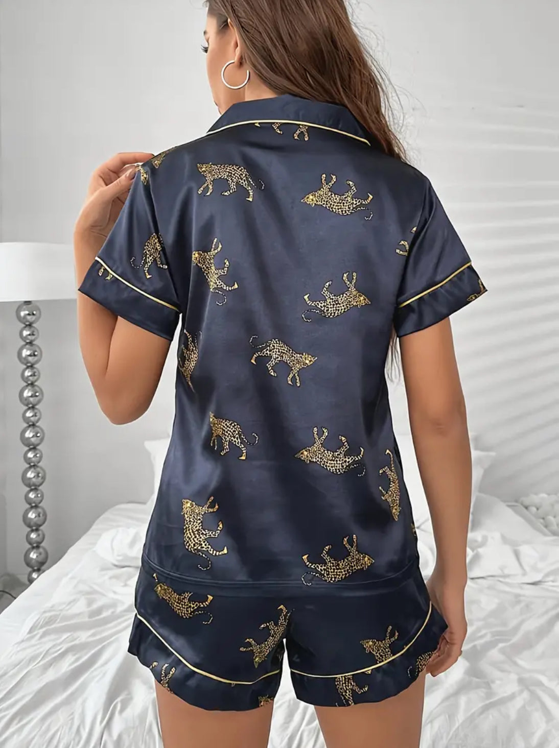 Pajama Set with a Luxurious Printed Leopard Patterns